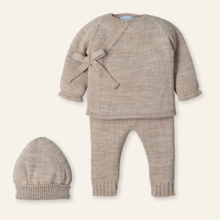 Tenue tricotée avec bonnet