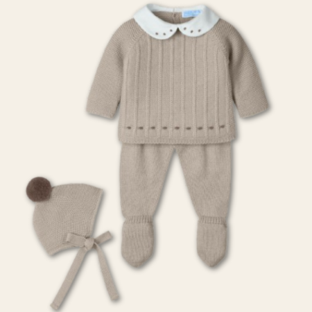 Tenue tricotée avec bonnet