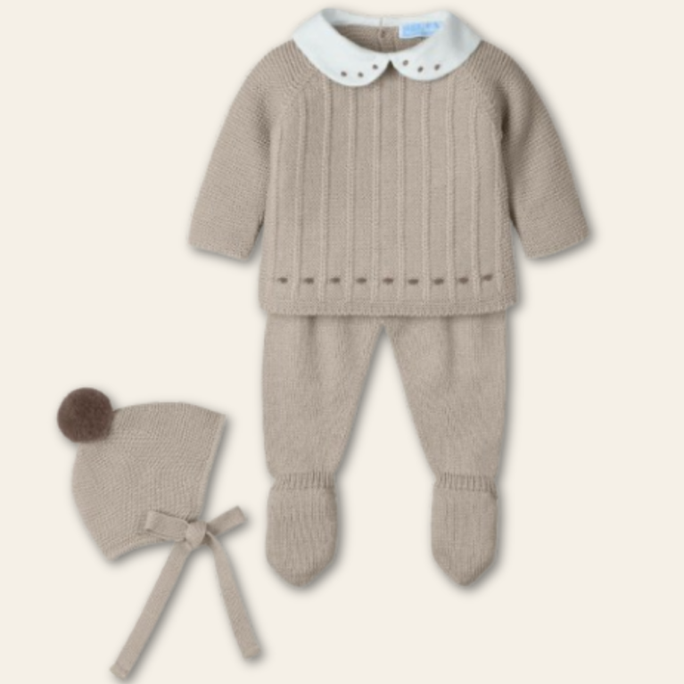 Tenue tricotée avec bonnet