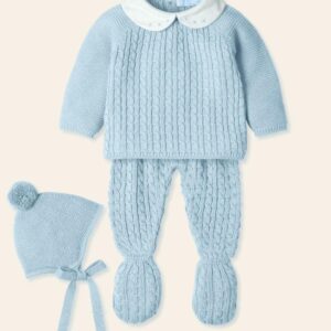 tenue tricotée avec bonnet