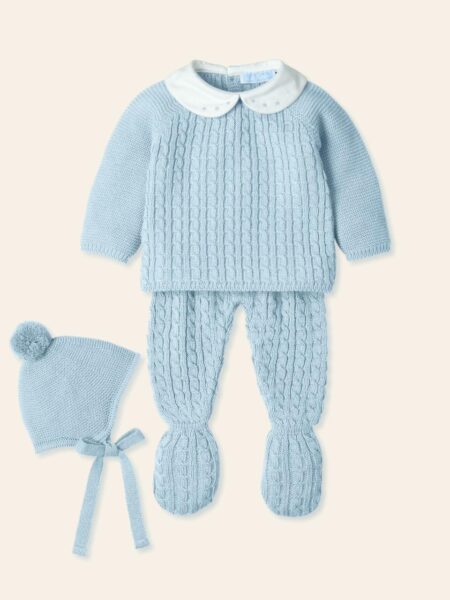 tenue tricotée avec bonnet