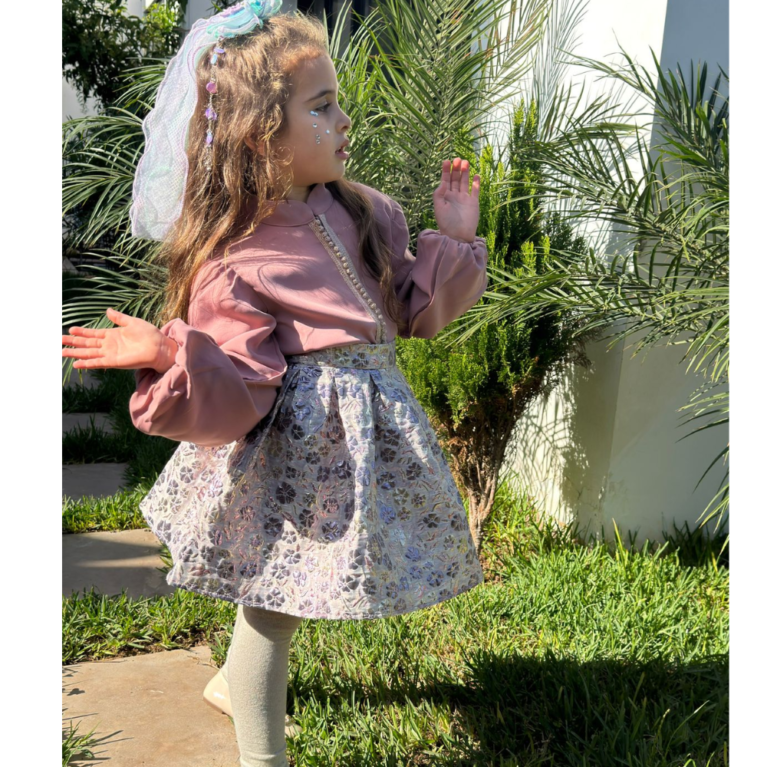 Ensemble chemise en crepe et jupe en brocard