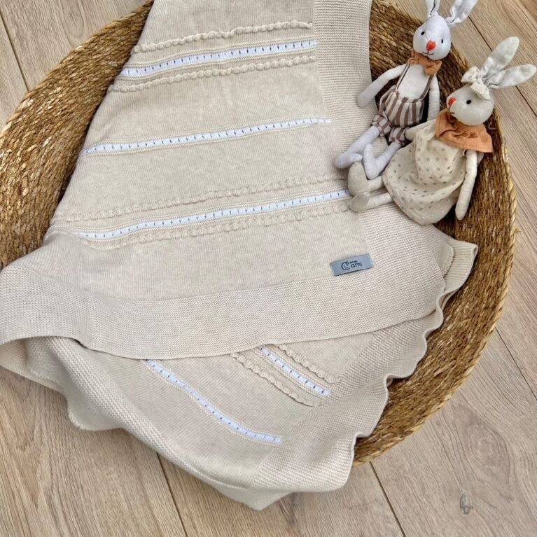Couverture tricotée - 100% coton - beige rayé en blanc